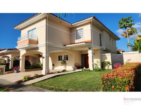 casa a la venta en barriada cerrada en villa valencia costa sur