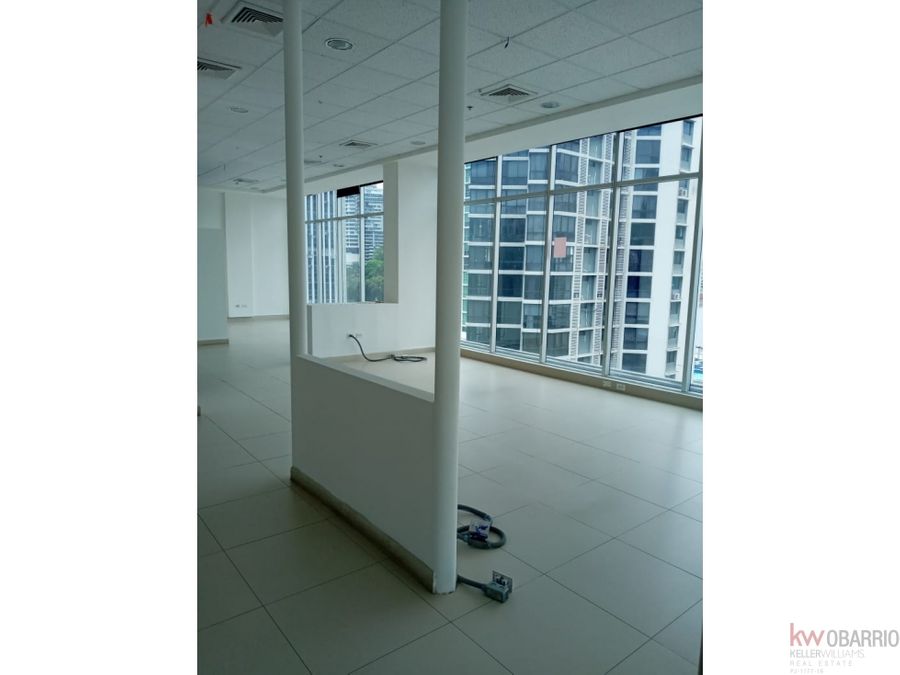 alquiler de oficina acabada piso alto en ph habitats plaza calle 50