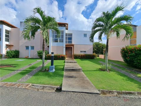 venta de townhouse reposeida en villa del decameron cocle