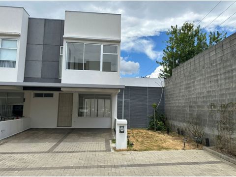townhouse moderno en condominio santo domingo 2 plantas
