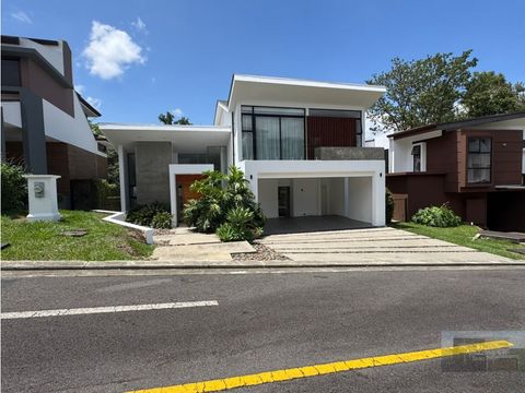 preciosa y moderna casa en venta en condominio francosta