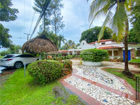 se vende casa en club de golf de coronado