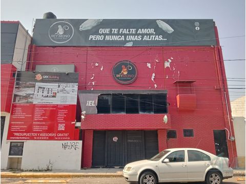 bodega con oficinas en plaza dorada