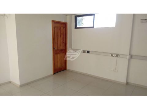 arriendo oficina con bano privado en los andes