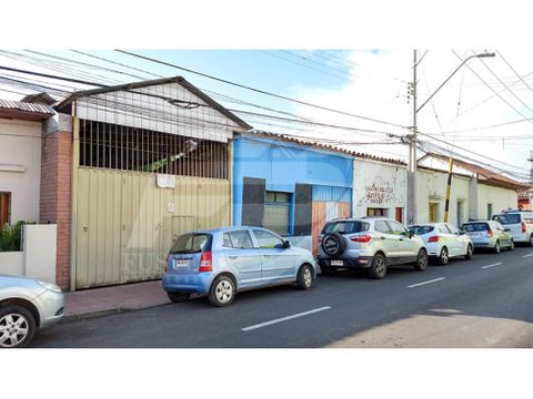 vende locales con galpon en centro de los andes