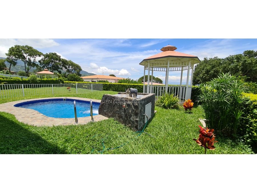 casa con espectacular vista y piscina privada en cond en santa ana