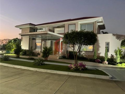 hermosa casa en conjunto residencial exclusivo de monteria