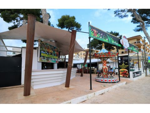 local enorme de 1200m2 en cala ratjada