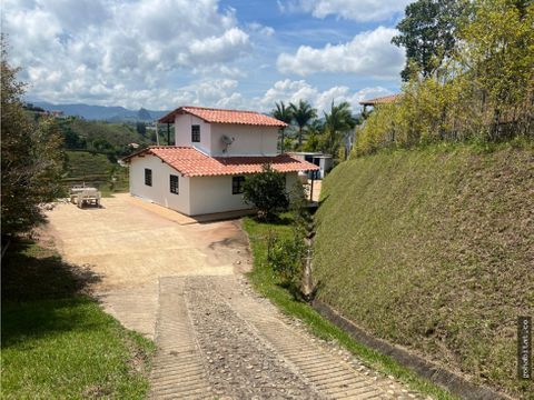 hermosa finca en el penol con vista a la represa