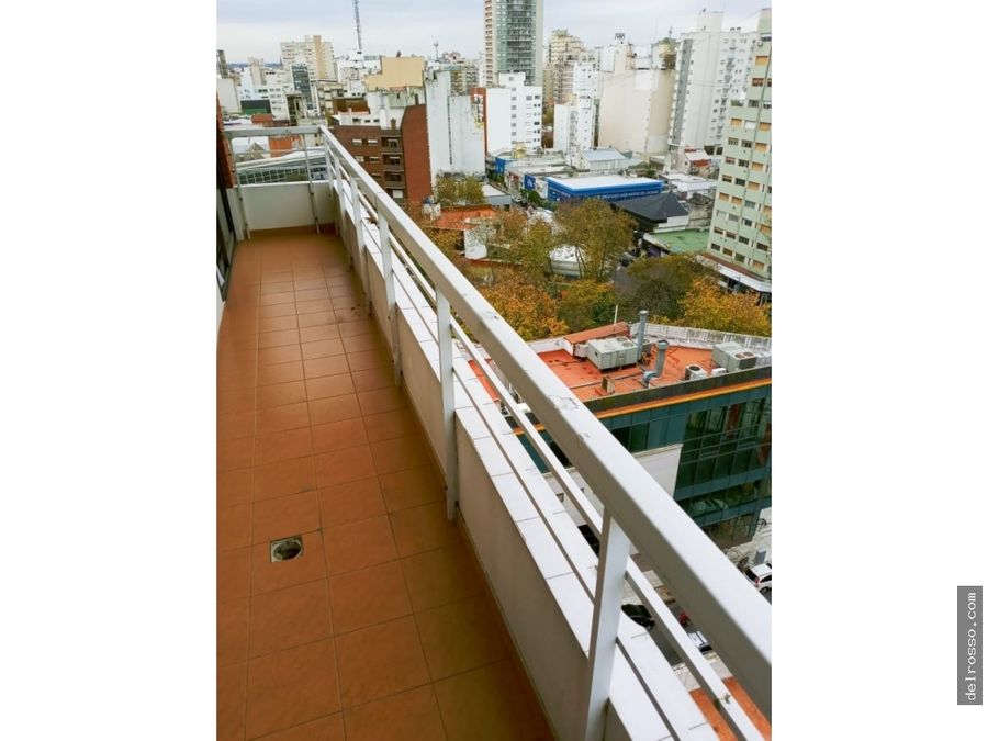 piso de 6 ambientes a la calle con balcon y cochera