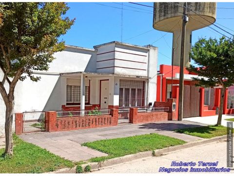 muy linda casa de 3 amb con local comercial sobre excelente ubicacion