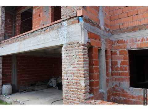 casa de 4 dormitorios en obra pendiente de terminar