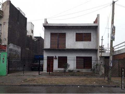 gran casa de dos plantas con patio terraza y cochera