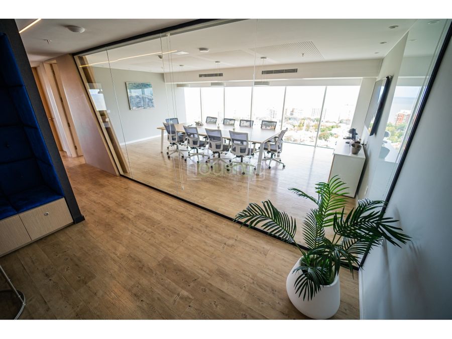 wtc amplia oficina en piso con excelentes vistas