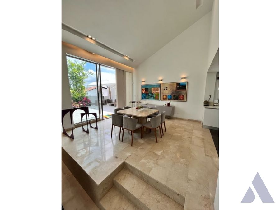 Se vende casa 365m2 Los Samanes 5725 3