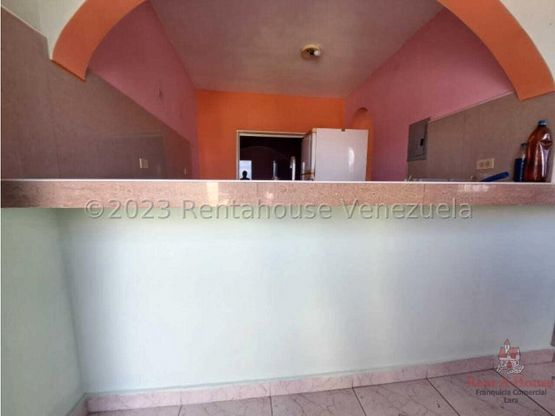 Rent-A-House Ofrece Comodo y Amplio Apartamento 23-21915