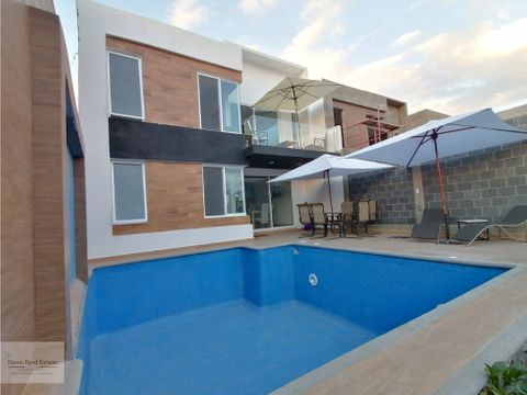 estrena moderna casa con alberca