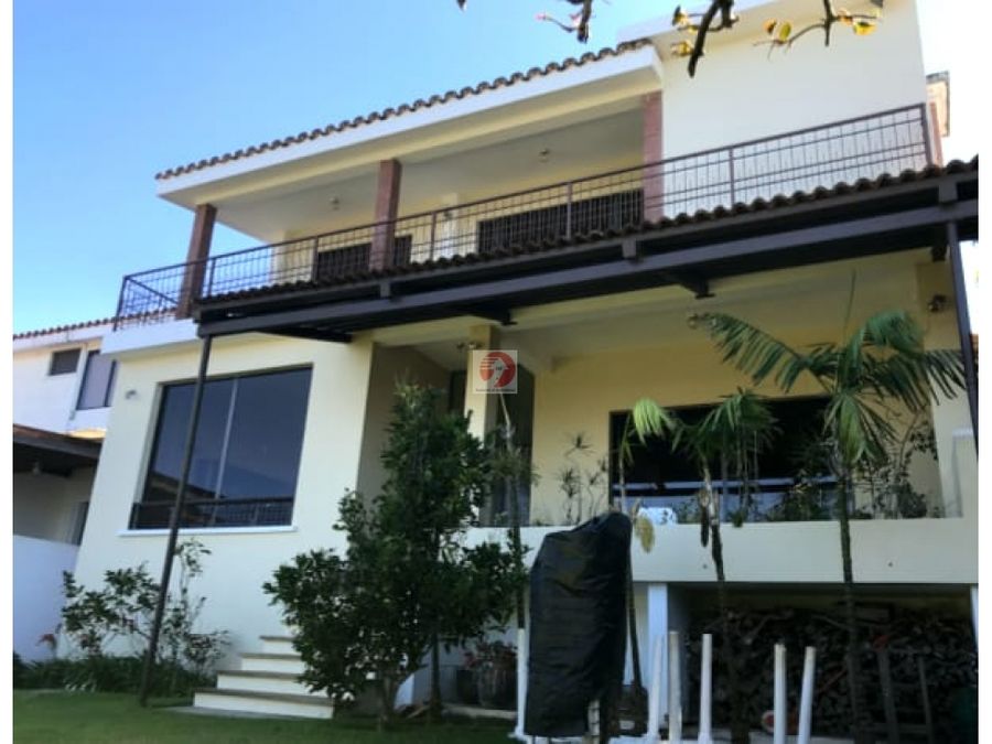 casa en residencial con vista a la ciudad santa catarina pinula