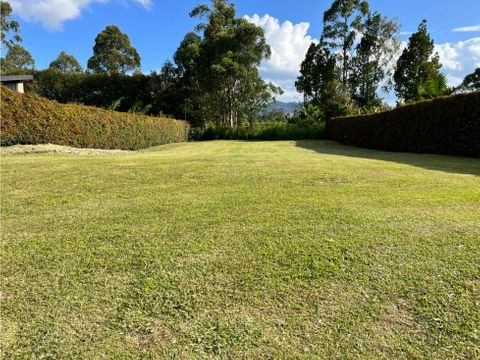 espectacular lote en llanogrande en unidad cerrada sector del club