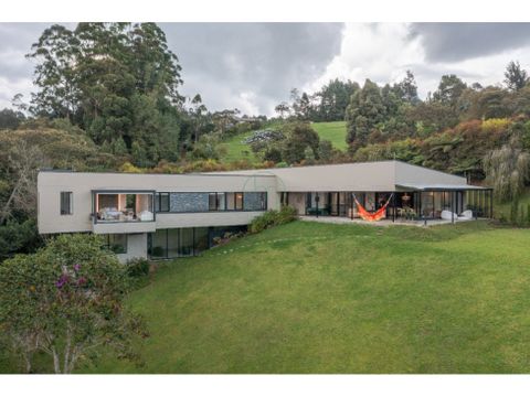 espectacular casa en el alto de las palmas