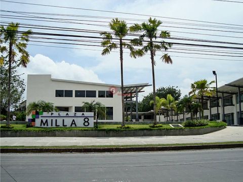 local comercial plaza milla 8 con mezzanine 190m2 vacio