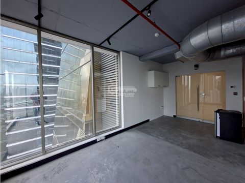 se alquila oficina obarrio twist tower 74m con divisiones piso alto