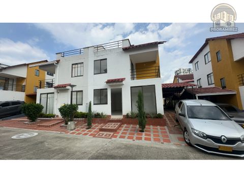 se vende casa en la castellana pereira