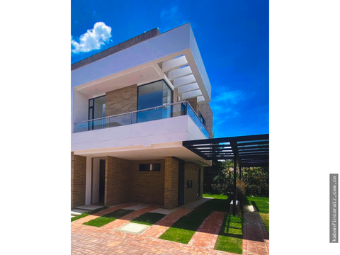 se vende casa en condominio bosques de fontana de chia