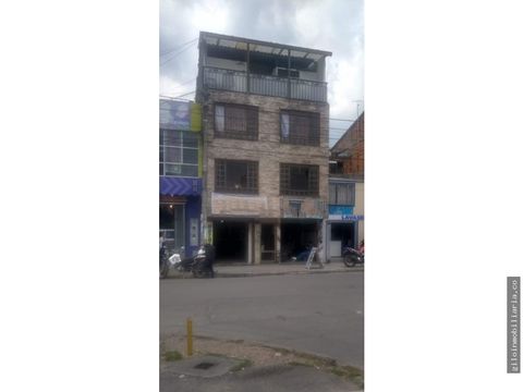 venta edificio la granja sobre la via comercial locales y apartamentos