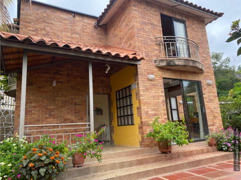 vendo casa en melgar muy amplia jacuzzi conjunto