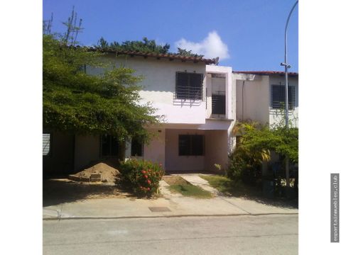 oasis los robles a remodelar venta townhouse margarita