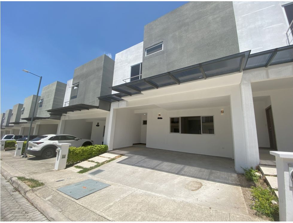 casa en alquiler en condominio en brasil de mora ciudad colon