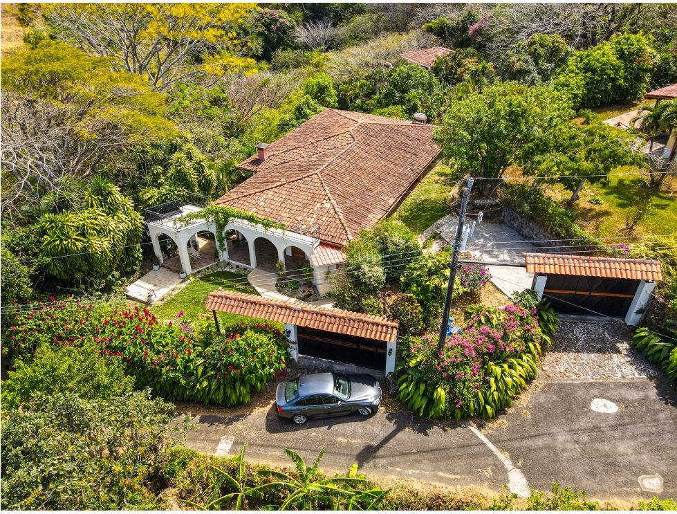 casa en ciudad colon entre el paraiso