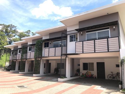 moderna casa en condominio