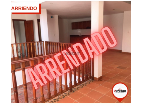 arriendo casa esquinera central