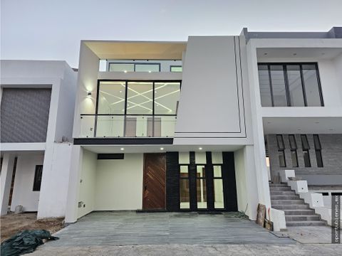 casa 63 en valle imperial con acabado de lujo