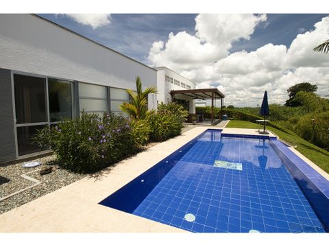 venta de casa campestre en conjunto via el caimo la tebaida