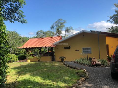 encantadora quinta en esparza jardines senderos y arboles frutales