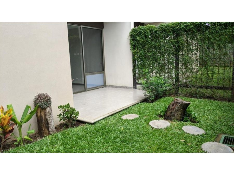exclusivo apartamento en primer piso con jardin en brasil santa ana