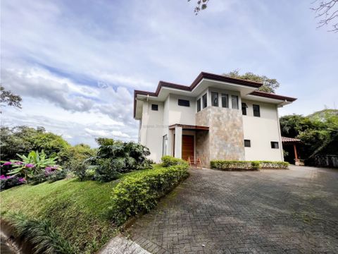 casa en condominio rodeada de naturaleza y espectacular vista