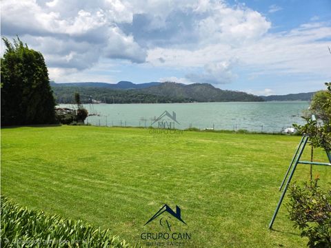 exclusiva casa en venta con acceso al lago