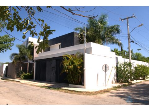 venta de casa en esquina en cholul piscina 5 habitaciones yucatan
