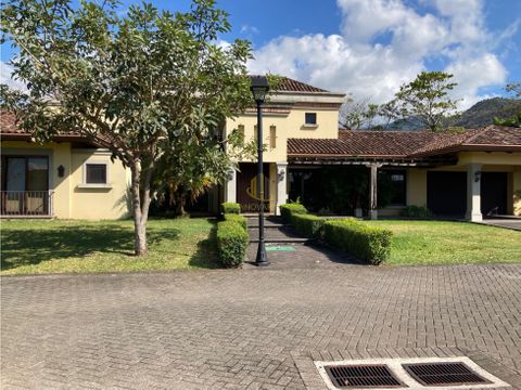 venta hermosa casa de una planta en condominio piedades sta ana