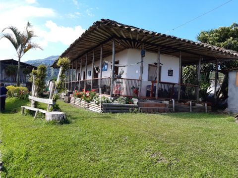 se vende finca productora cerca chinchina via villamaria 8 hecta