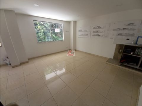 se vende local en los alcazares