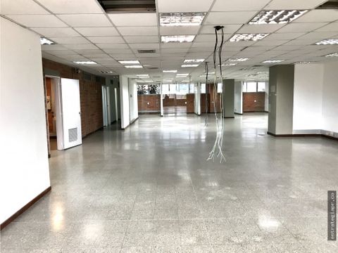 arriendo de oficina piso completo en la aguacatala medellin