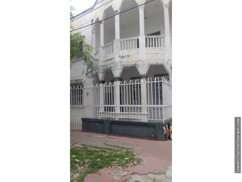 se vende amplia casa en el barrio granada