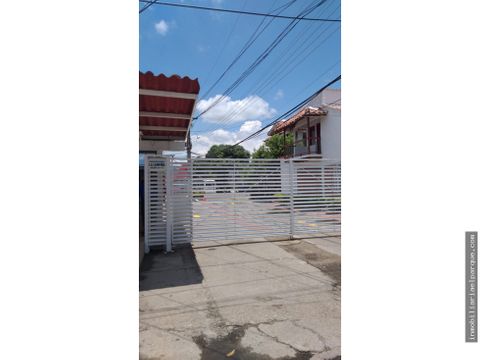 se vende comoda casa en conjunto la campina