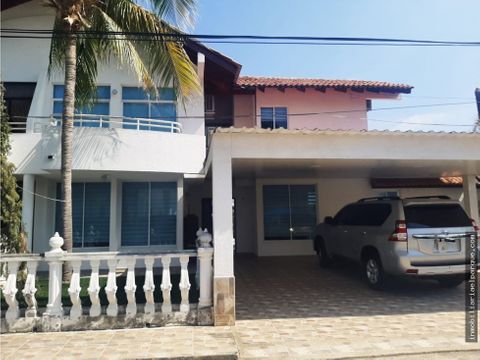 vendo hermosa casa en el conjunto capriato