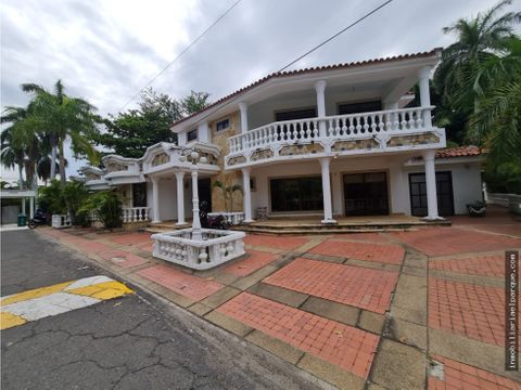 se vende casa en el condominio el penon